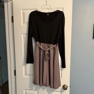 Elegant Black and Tan Patterned Dress